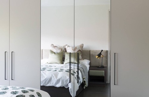 Cricklewood Casa | Luxury | 3x King Beds | Garden | Free Parking | Air Con