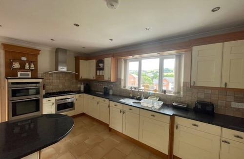 Newtown Casa | Luxury 4-5 Bed Home with Games Room and Balcony