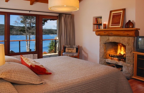 San Carlos de Bariloche Casa | Luxury 4 Bedroom House with Hot Tub HV6
