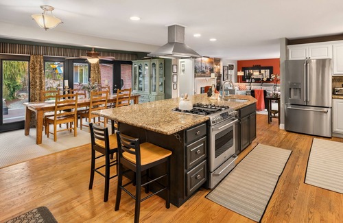 Three Tree Point Casa | Luxury 4 bd/3ba Family Home near Ocean, Airport, & Seattle XL yard w/sportcourt