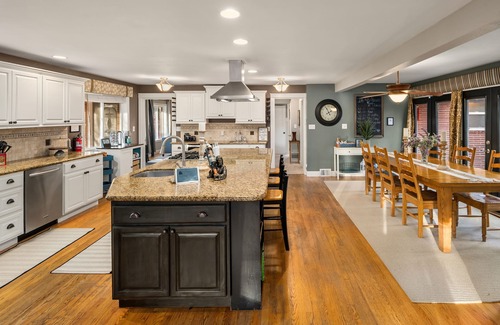 Three Tree Point Casa | Luxury 4 bd/3ba Family Home near Ocean, Airport, & Seattle XL yard w/sportcourt