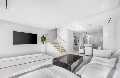 Eastern Shores Casa | Luxury 4 BD Townhome Near Bal Harbour