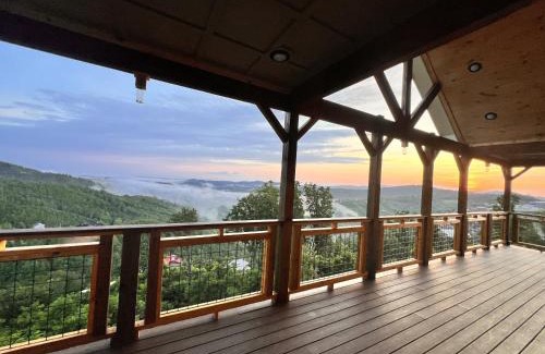 Chalet Village North Chalet De Esquí | Luxury 4 BDR, Breathtaking Views, Theater, EVC