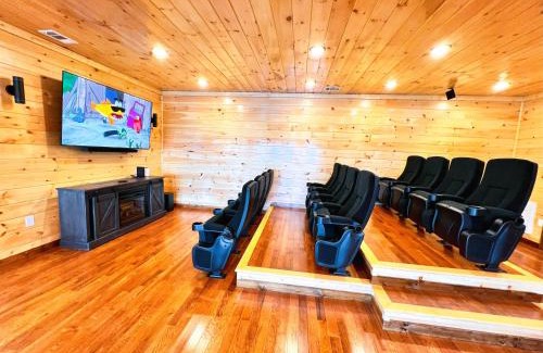 Chalet Village North Chalet De Esquí | Luxury 4 BDR, Breathtaking Views, Theater, EVC