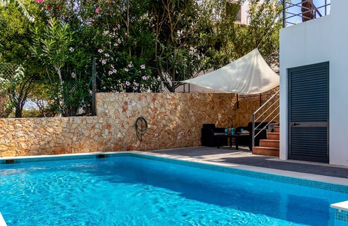 Retur Casa | Villa de lujo de 4 dormitorios y 4 baños, con piscina privada, a 600 metros de la playa - 41652 / AL