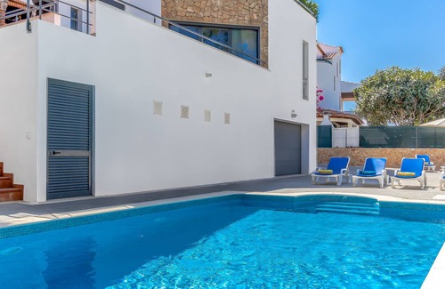 Retur Casa | Villa de lujo de 4 dormitorios y 4 baños, con piscina privada, a 600 metros de la playa - 41652 / AL