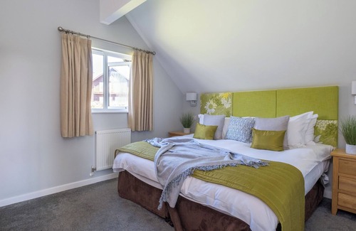 Winnard's Perch Cabina | Luxury 4 Bed Lodge, Retallack Resort near Padstow
