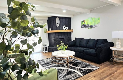 Kansas City Casa | Luxury 4 Bed Room Near Stadium