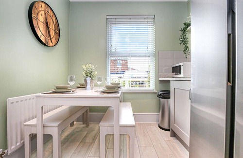 Newport Pagnell Casa | Luxury 4 Bedroom House-Sleeps 7