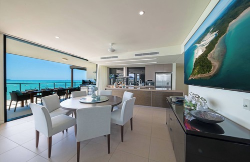 Airlie Beach Apartamento | Luxury 4 Bedroom, 4.5 Bath Whitsunday Penthouse Apartment with ocean views