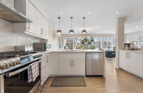 Richmond Hill Casa | Luxury 4-Bedroom Spa Getaway Villa - HotTub/Sauna/Pool Table/EV(separate loft)