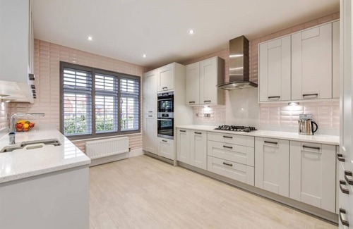 Waterlooville Casa | Luxury 4 Bedroom Detached House