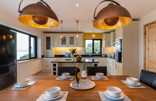 Knightstown Casa | Luxury 4 bedroom holiday home overlooking the sea on Valentia Island