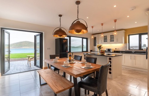 Knightstown Casa | Luxury 4 bedroom holiday home overlooking the sea on Valentia Island
