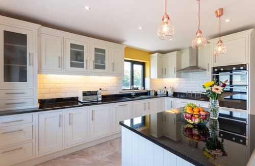 Knightstown Casa | Luxury 4 bedroom holiday home overlooking the sea on Valentia Island