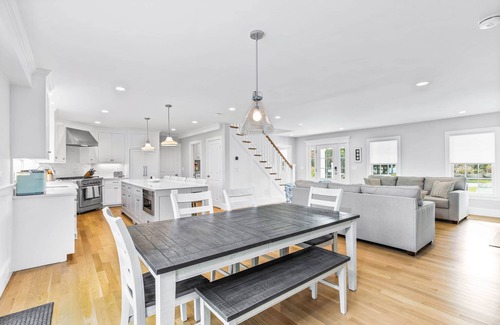 East Harwich Casa | Luxury 4 Bedroom Harwich Home - Centrally Located