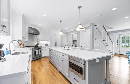 East Harwich Casa | Luxury 4 Bedroom Harwich Home - Centrally Located