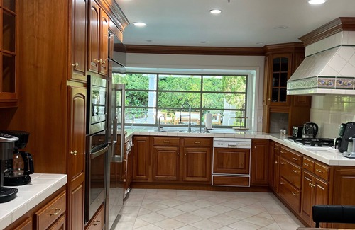 Porter Ranch Casa | Luxury 4-bedroom house in welcoming Los Angeles with WiFi, AC and many more.