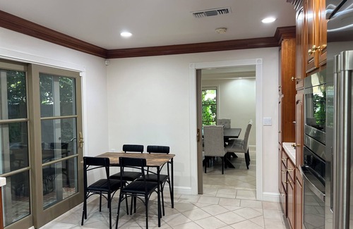 Porter Ranch Casa | Luxury 4-bedroom house in welcoming Los Angeles with WiFi, AC and many more.