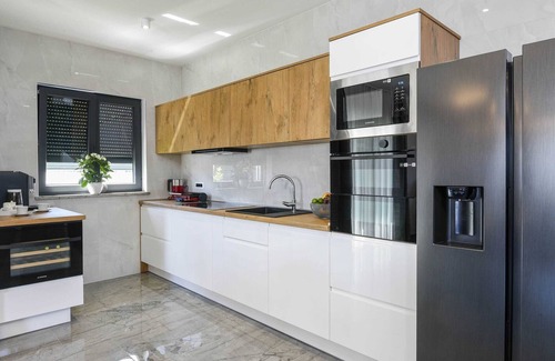 Stankovici Villa | Luxury 4-bedrooms Villa MI with Pool