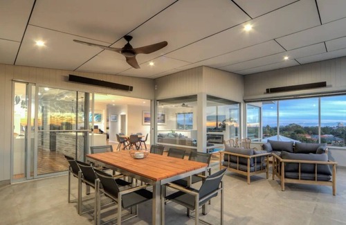 Karrinyup Casa | Luxury 4 bedroom home with pool and huge balcony