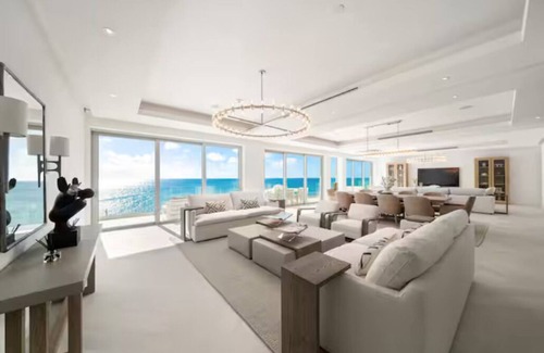 Palm Cay Condominio | Luxury 4-bedroom Oceanfront Oasis
