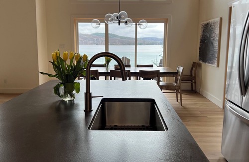 Hastings Highlands Cabaña | Luxury 4 bedroom - Papineau Lake - Bancroft, Barry's Bay, Algonquin-4 season