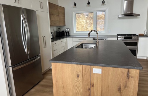 Hastings Highlands Cabaña | Luxury 4 bedroom - Papineau Lake - Bancroft, Barry's Bay, Algonquin-4 season