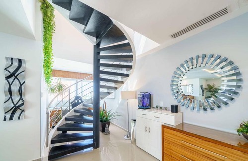 Downtown Cancun Apartamento | Luxury 4 Bedroom Penthouse with Private Jacuzzi steps from hotel zone