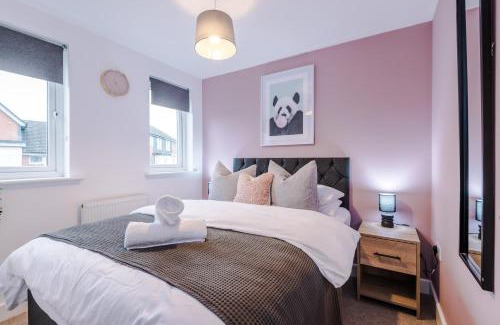 Burslem Casa | Luxury 4-bedroom Stoke Home Sleeps 10 by PureStay