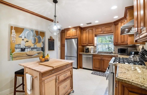 Pompano Isles Casa | Luxury 4 Bedroom Pool Home Just Steps Away from Private Beach! Billiards~Ping Pong~Near The Action!