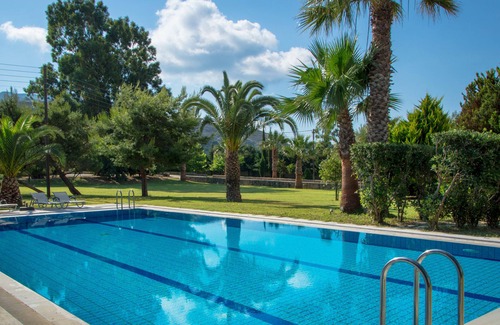 Kalamaki Villa | Villa de lujo de 4 dormitorios con piscina privada y piscina para niños.