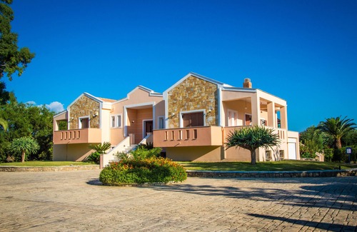 Kalamaki Villa | Villa de lujo de 4 dormitorios con piscina privada y piscina para niños.