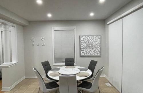 Brampton Apartamento | Luxury 4-Bedrooms Home…