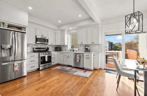 Hill East Casa | Luxury 4 BR Capitol Hill Home, Steps to Metro, Walk to Capitol and DC Landmarks