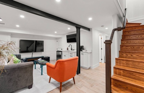 Hill East Casa | Luxury 4 BR Capitol Hill Home, Steps to Metro, Walk to Capitol and DC Landmarks