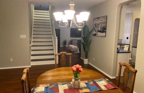 San Antonio Villa | Luxury 4 BR home with Pool near attractions (Cobbl.)