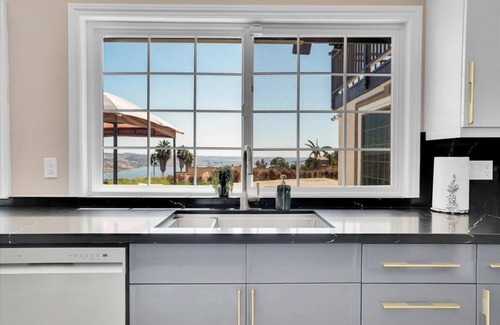 Spring Valley Casa | Luxury 4 BR w/ Serene Lake Views