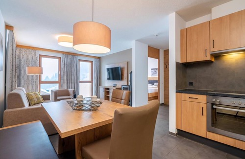 Buerserberg Apartamento | Luxury 4-person apartment in the holiday park Landal Brandnertal
