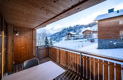 Buerserberg Apartamento | Luxury 4-person apartment in the holiday park Landal Brandnertal