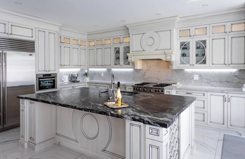Vaughan Casa | Luxury 4000 sqft Vaughan Estate + Gazebo + Pool