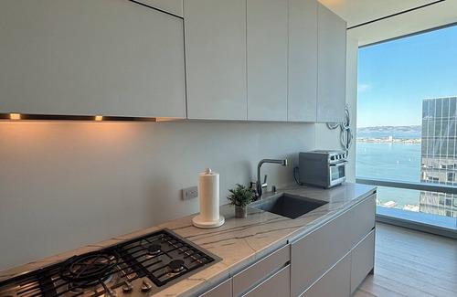 Financial District Condominio | Luxury 47th floor Condo with breathtaking views of the Bay Bridge in SF!
