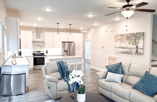 Augusta Casa | Luxury 4B/4.5b Home, EV Charger, deck by MCG #4