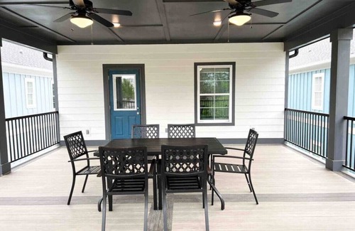 Augusta Casa | Luxury 4B/4.5b Home, EV Charger, deck by MCG #4