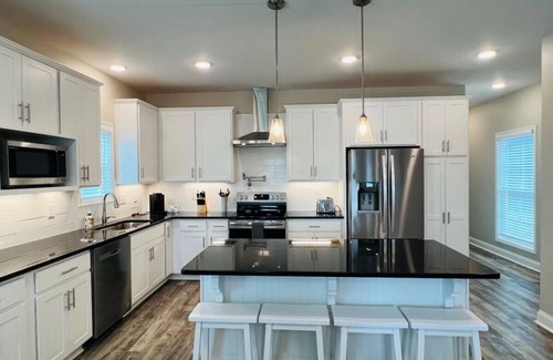 Augusta Casa | Luxury 4B/4.5b Home, EV Charger, deck by MCG #8