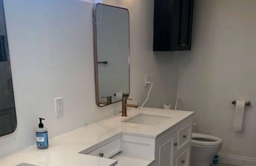 Oak Park Casa | Luxury 4bd 3bath home, new and modern interiors, full-size swimming pool and spa