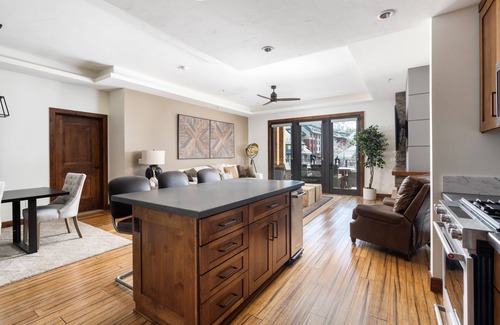 Lakeside Park Condominio | Luxury 4bdr Residence Steps From Heavenly Village 4 Bedroom Condo