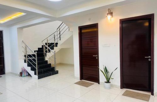 Nanakram Guda Apartamento | Luxury 4bhk Duplex sky villa with sunrise& ORR View-Nanakramguda -Gachibowli