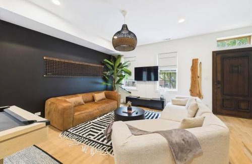 West Town Apartamento | Luxury 4BR-3BA Pool Table 2 Decks & Office