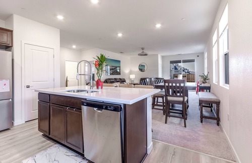 Elk Grove Casa | Luxury 4BR/3BA Retreat Near Casino, Parks & Fine Dining! Book Your Stay Now!